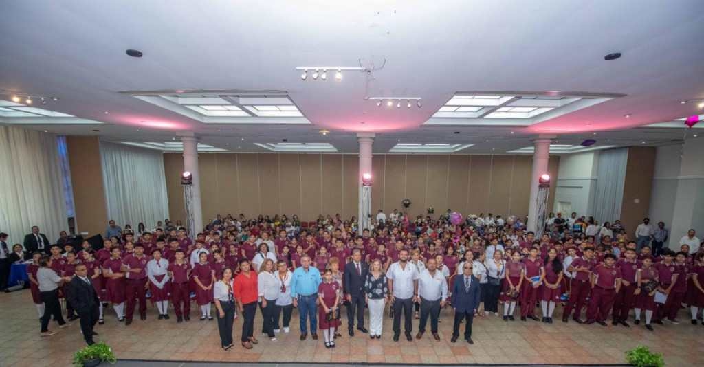 Reitera Aída Feres de Nader su Total Apoyo al Desarrollo Integral de los Estudiantes Tampiqueños