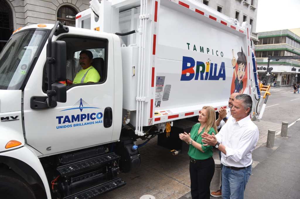 Entrega Chucho Nader Dos Nuevos Camiones Recolectores de&nbsp;Basura