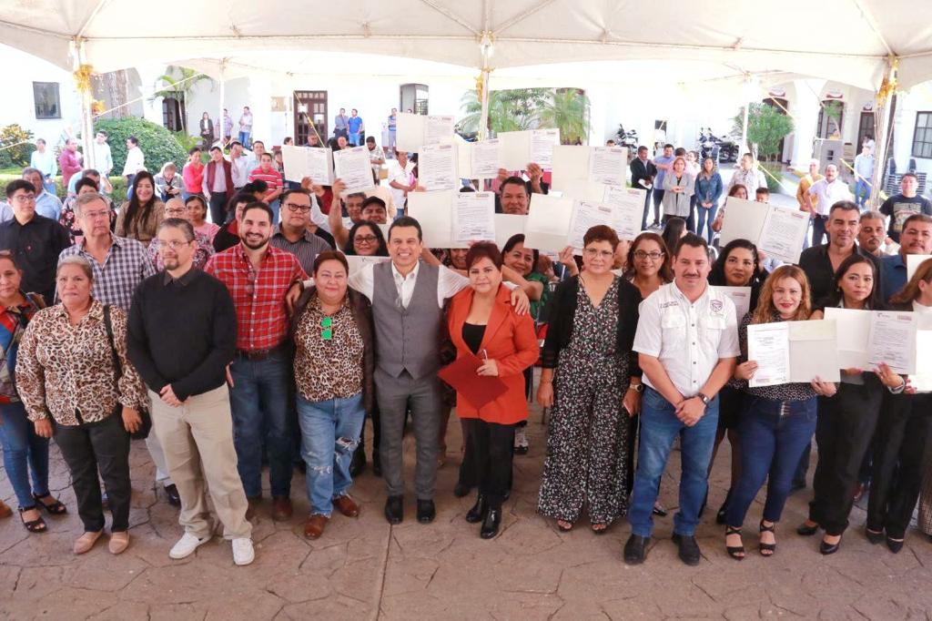 Entrega Municipio actas de jubilación a&nbsp;sindicalizados.