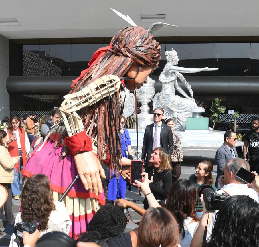 Acompaña Rosa González a la Pequeña Amal; Desde el Congreso Envían Mensaje de Fraternidad a&nbsp;Migrantes