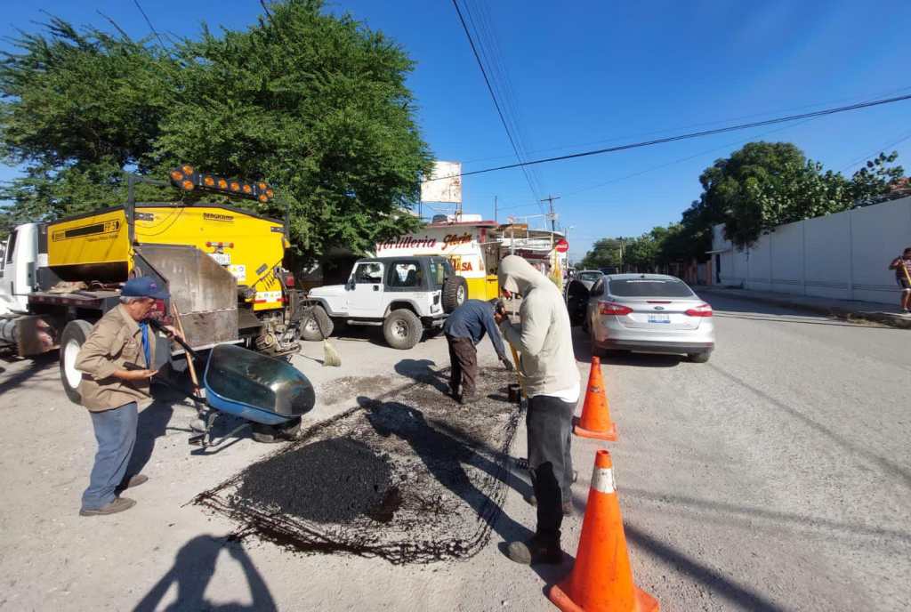 Continúa Municipio restaurandovialidades primarias de la&nbsp;ciudad.