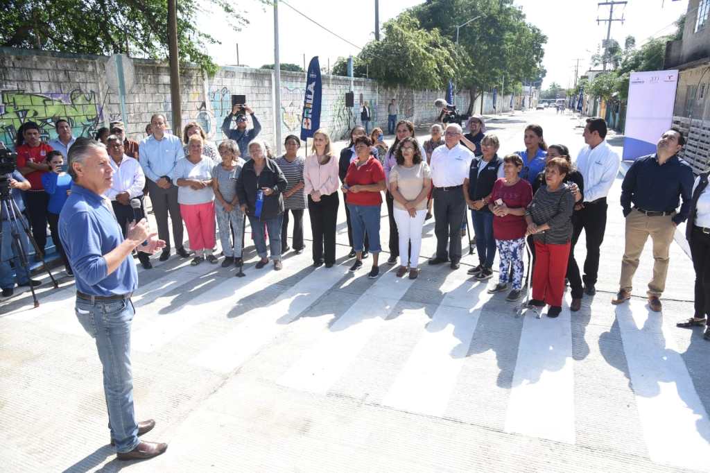 En Obra Pública No Hay Descanso, Entrega Chucho Nader Otra Calle Pavimentada