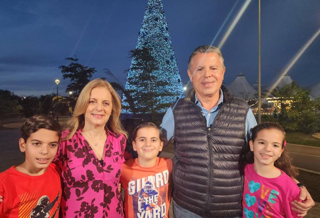 Desean Chucho Nader y Aída Féres una Feliz Navidad a las Familias Tampiqueñas
