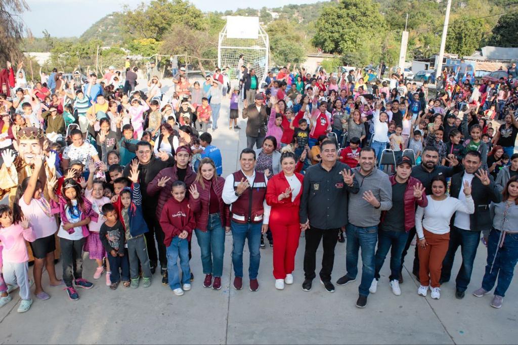 Festejan Lucy y Lalo Día de Reyes con líderes y sus&nbsp;familias.