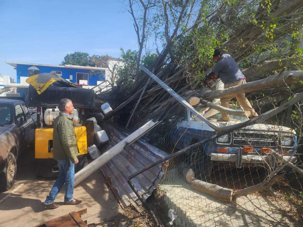 Supervisa Chucho Nader Labores de Limpieza por Afectaciones del Frente&nbsp;Frío