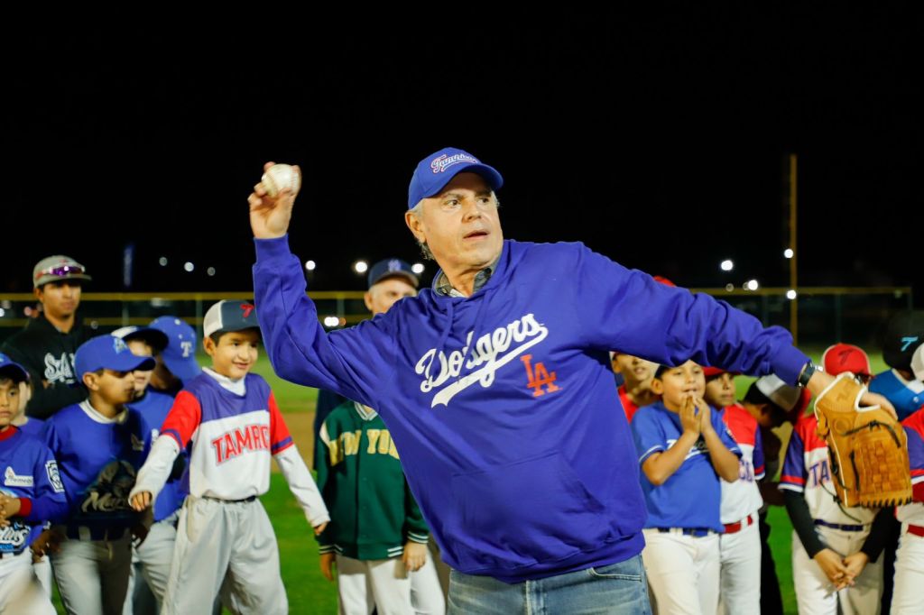 Inaugura Chucho Nader Moderno Sistema de Alumbrado en el Parque de Beisbol Ángel Castro de la Ciudad&nbsp;Deportiva