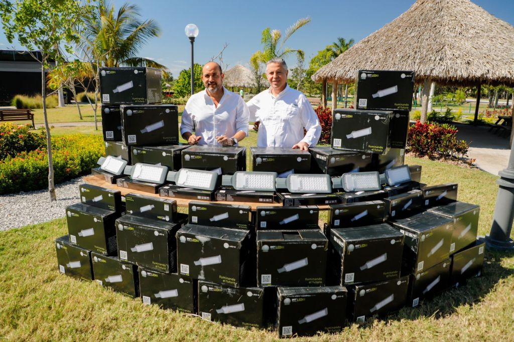 Fortalece Chucho Nader Programa Permanente de Alumbrado&nbsp;Público