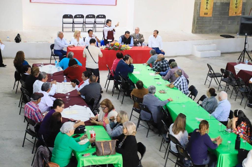 Maestros jubilados reconocenapoyo del presidente de&nbsp;Victoria.