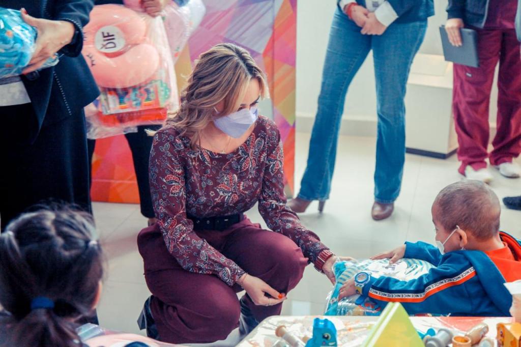 Lleva Lucy de Gattás esperanzay alegría al Hospital&nbsp;Infantil.