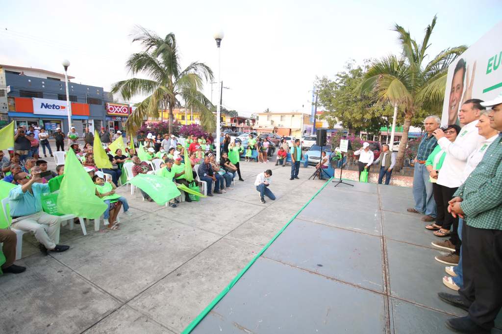 En la zona norte de Tampico, Eugenio Hernández recibe un sí para llegar al&nbsp;Senado