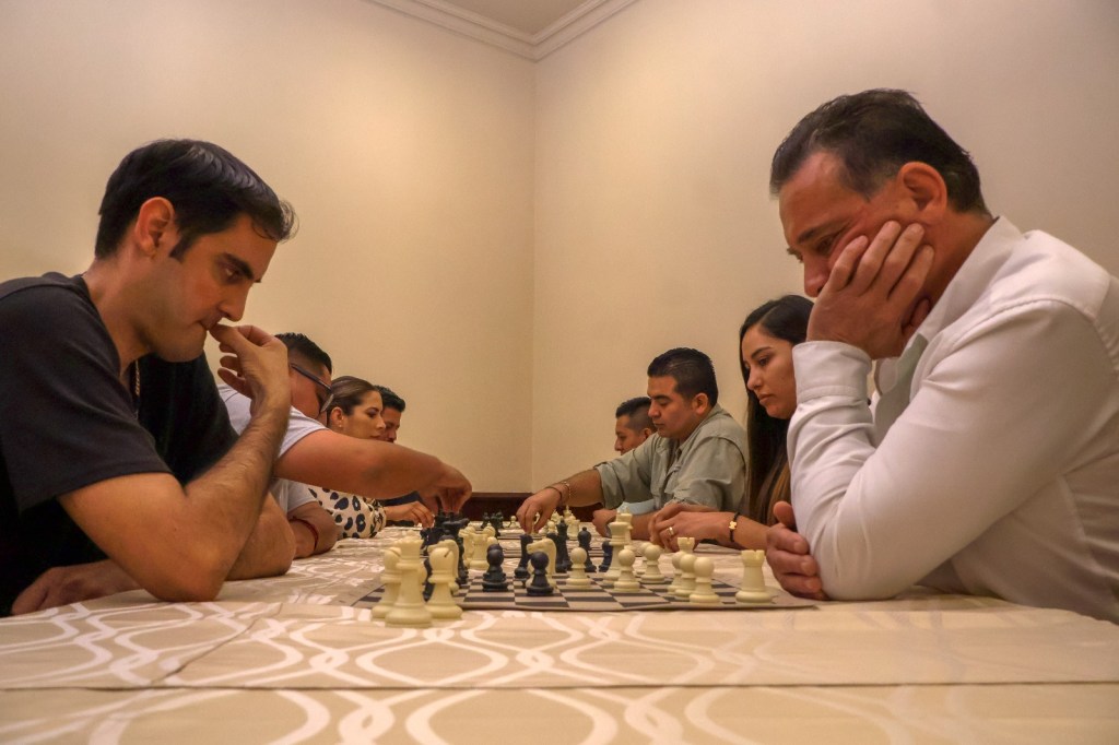 Impulsará “Geño” el ajedrez como estrategia para fortalecer capacidades de los&nbsp;estudiantes.