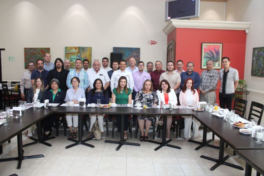 Empresarios y profesionales reiteran confianza a Lalo&nbsp;Gattás.