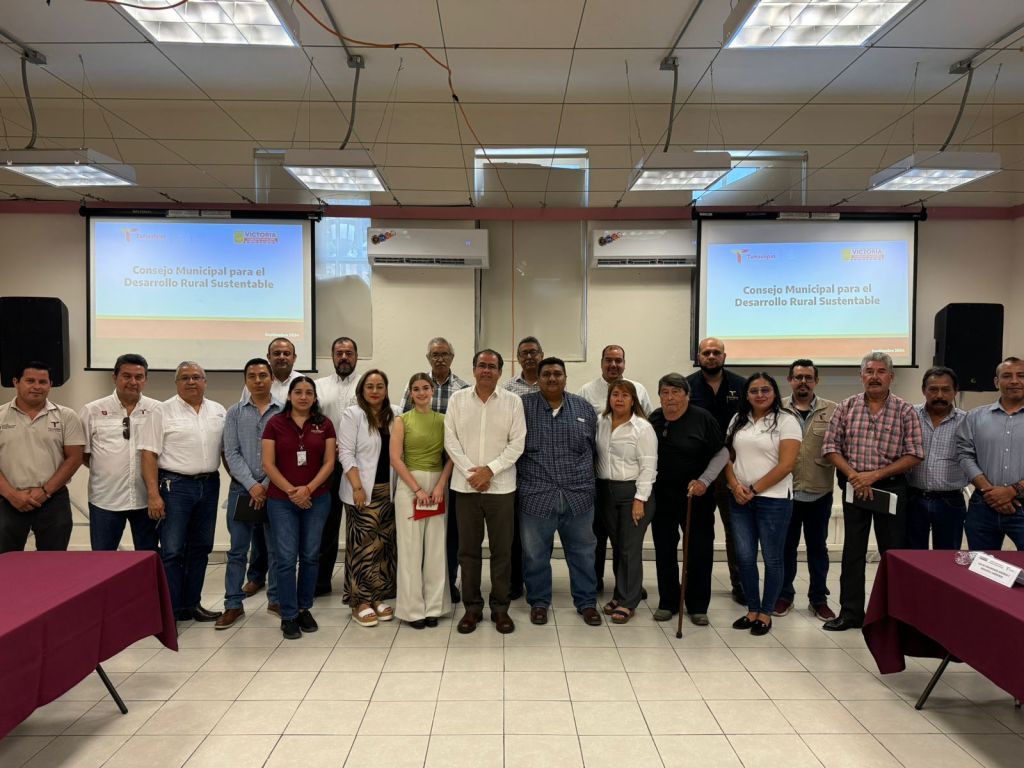 Reconocen productores delcampo trabajo de Lalo&nbsp;Gattás.