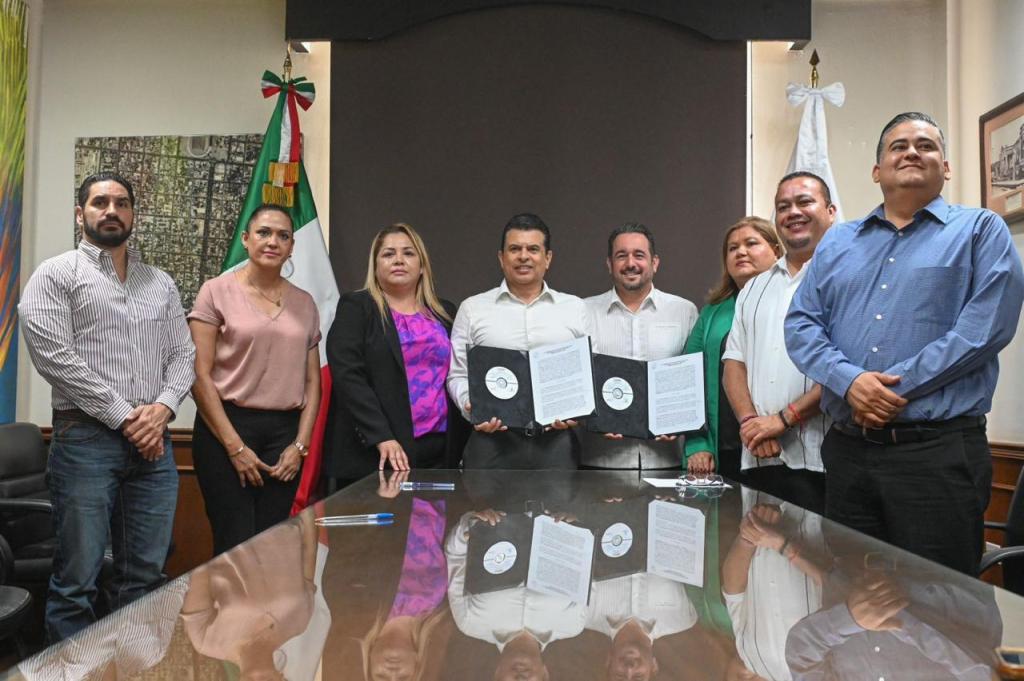Firma Eduardo Gattás acta deentrega-recepción 2021-2024.