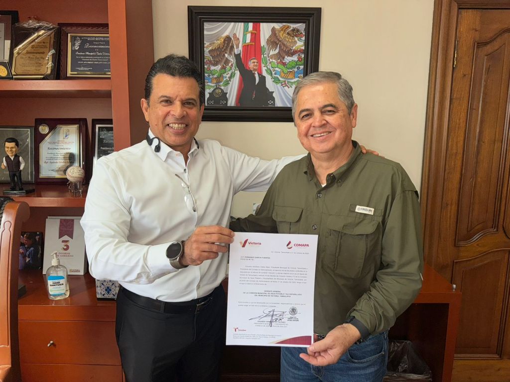 Entrega Alcalde Nombramiento a Gerente General de Comapa&nbsp;Victoria.