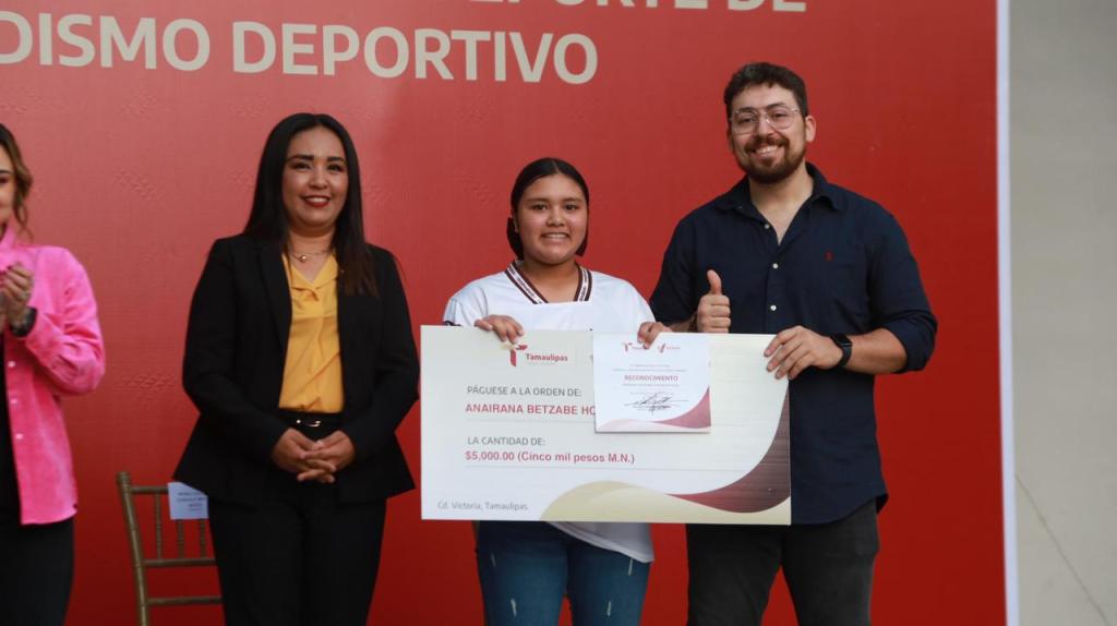 Premia Lalo Gattás alo mejor del deporte yperiodismo&nbsp;victorense.