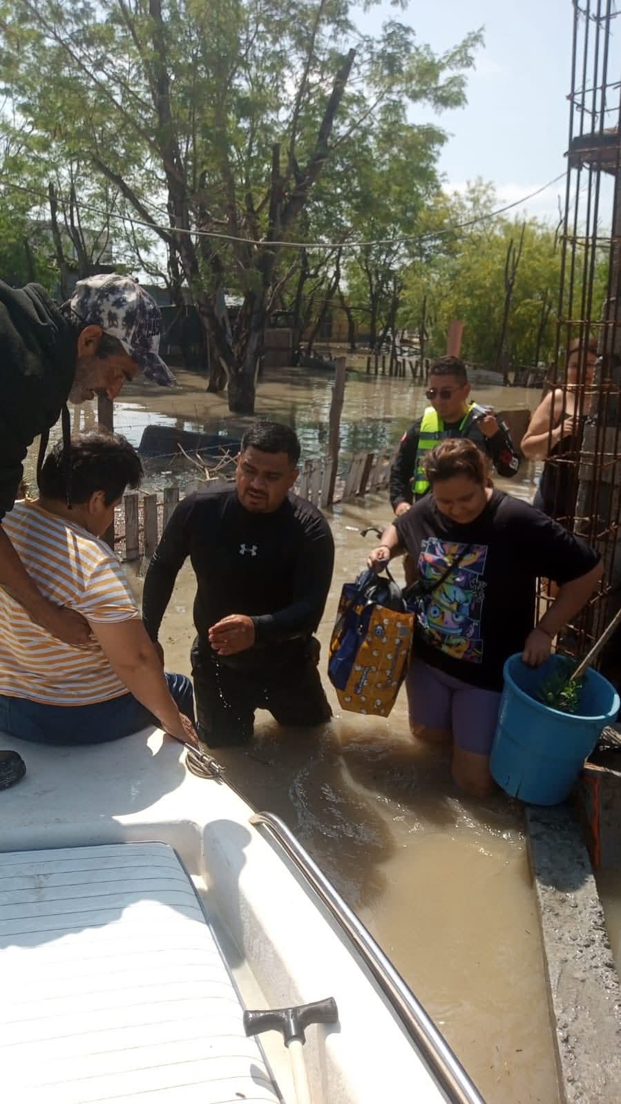 Guardia Estatal recorre sectores más afectados por inundaciones en Reynosa y rescata a&nbsp;población