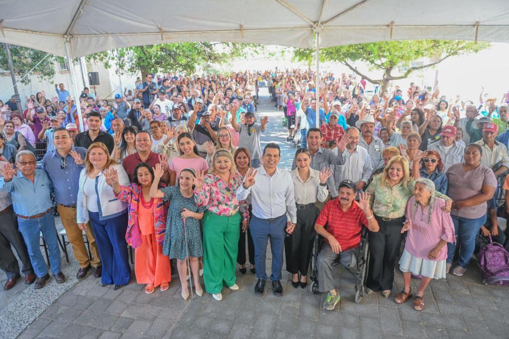 Con la voluntad de ayudar,Lalo y Lucy entregan apoyos&nbsp;alimentarios.