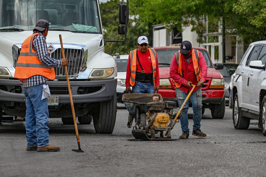 Intensifica Municipiolimpieza y bacheo deprincipales&nbsp;avenidas.