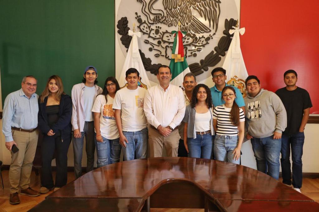 Estudiantes universitarios visitan la Presidencia&nbsp;Municipal.