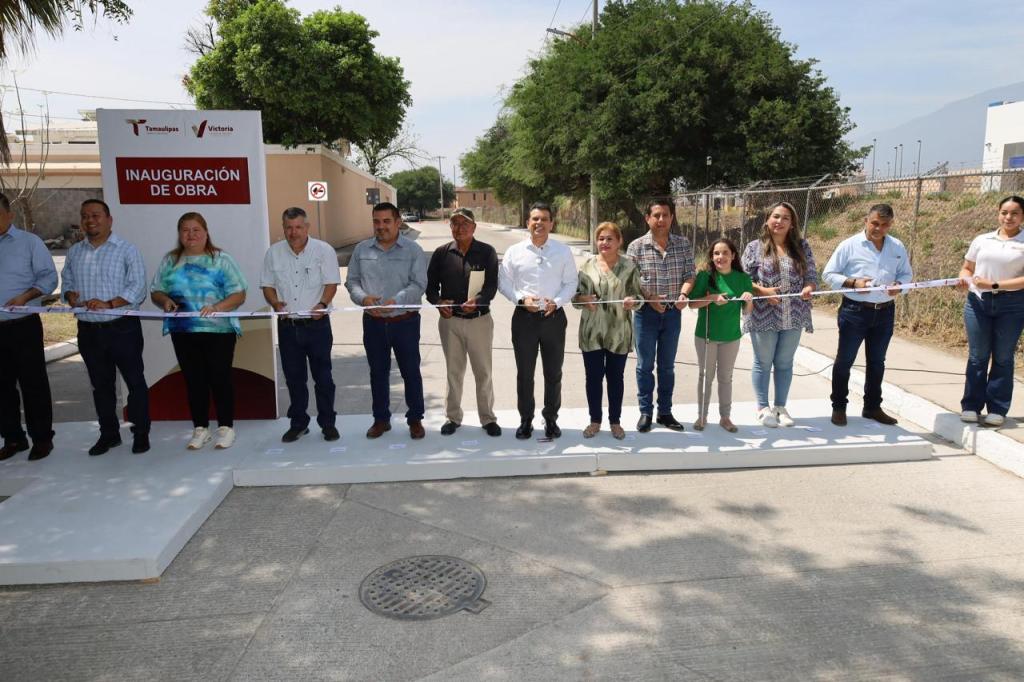 Entrega alcalde obrade concreto hidráulicode transitada&nbsp;vialidad.