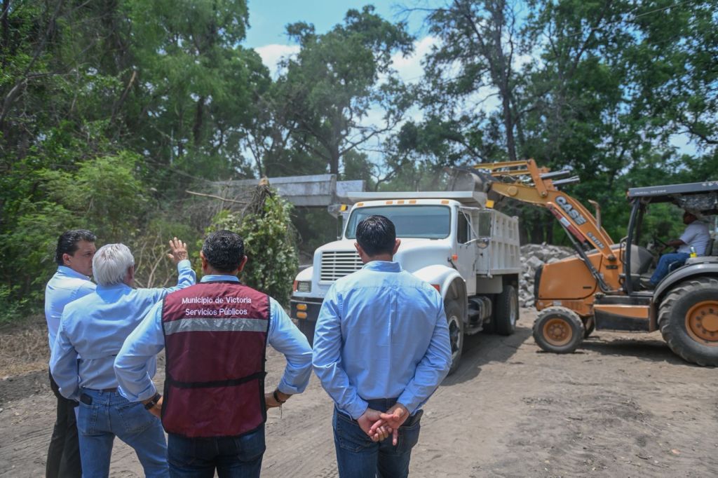 Supervisa alcalde avance dereparación de puente&nbsp;peatonal.