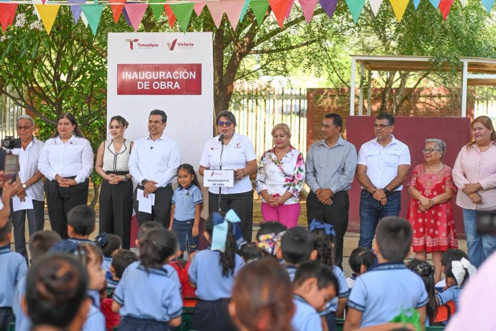 Entrega alcalde techumbrea Jardín de Niños&nbsp;América