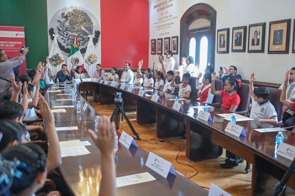 Viven 24 alumnos experienciacomo Presidente y Regidores de&nbsp;Victoria.