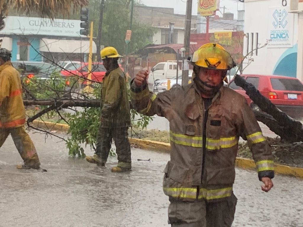 Brinda PC Victoria asistencia oportuna a la población durante torrencial&nbsp;lluvia.