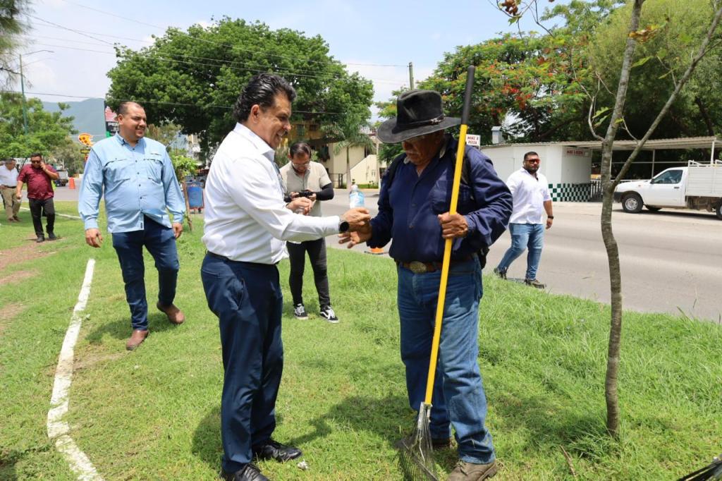 Aplicará Municipio más 3,500 m2 de asfalto en&nbsp;bacheo.