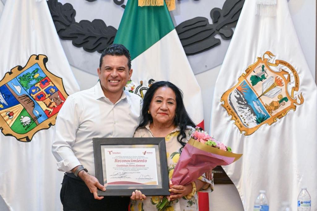 Reconoce Cabildo trayectoriade la Mtra. Lupita Perea&nbsp;Almanza.