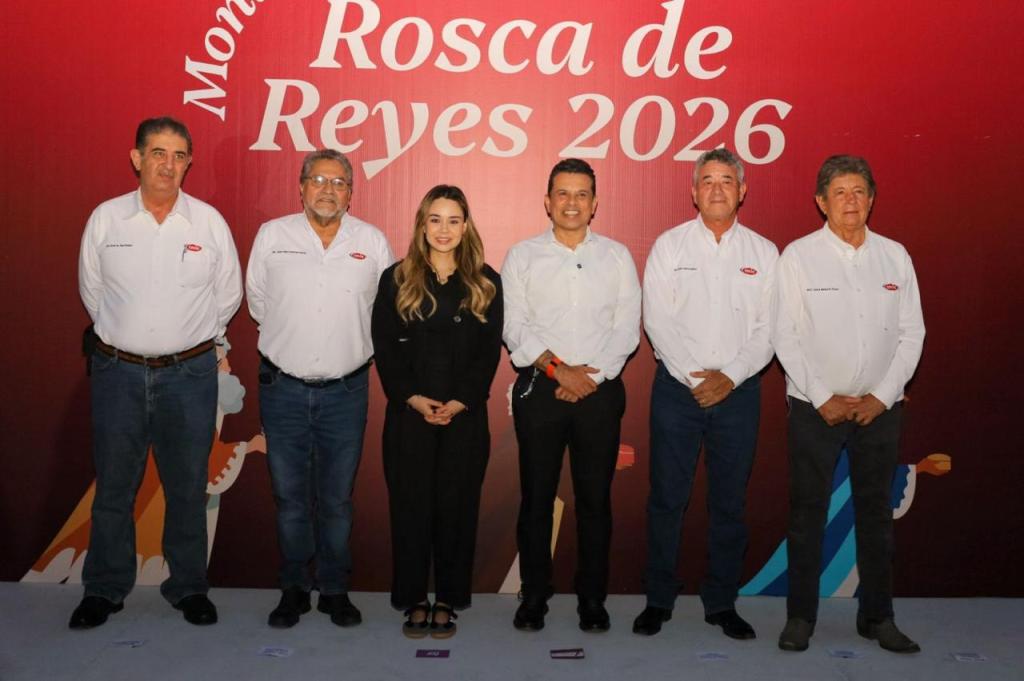 Comparten Lucy y Lalo monumental rosca de reyes con familias&nbsp;victorenses.