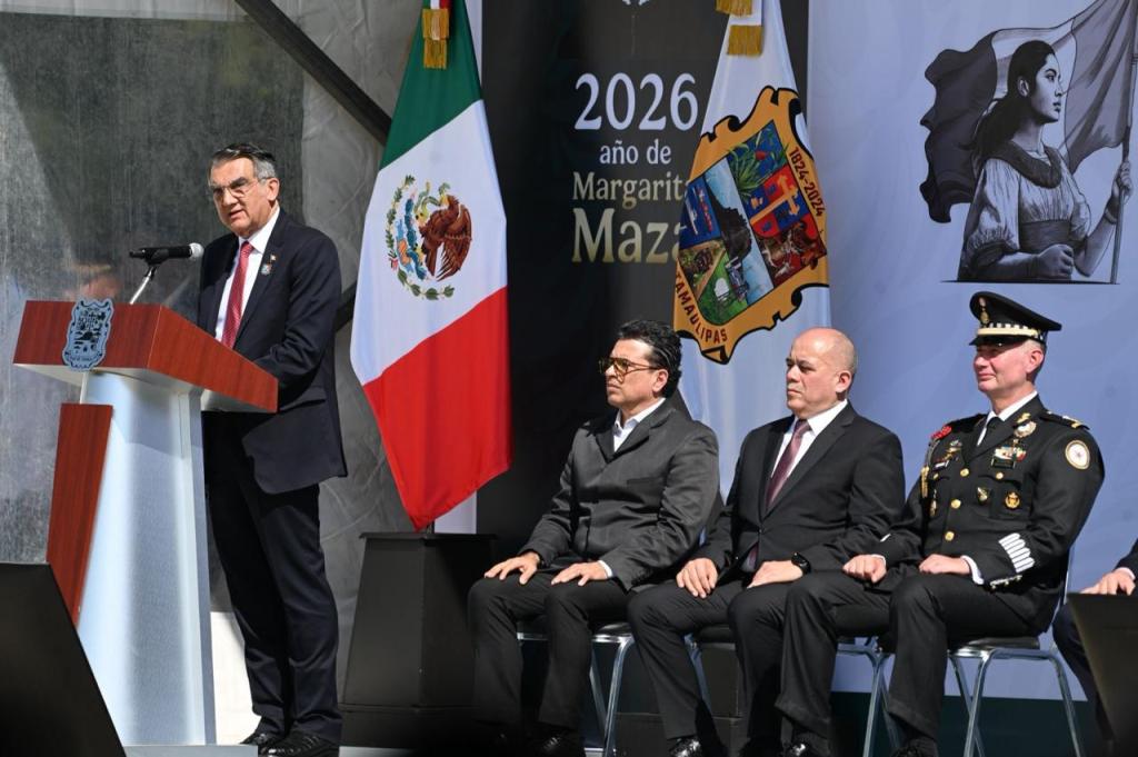 Asiste alcalde Eduardo Gattás a ceremonía del Día de la Bandera en el 77 Batallón.