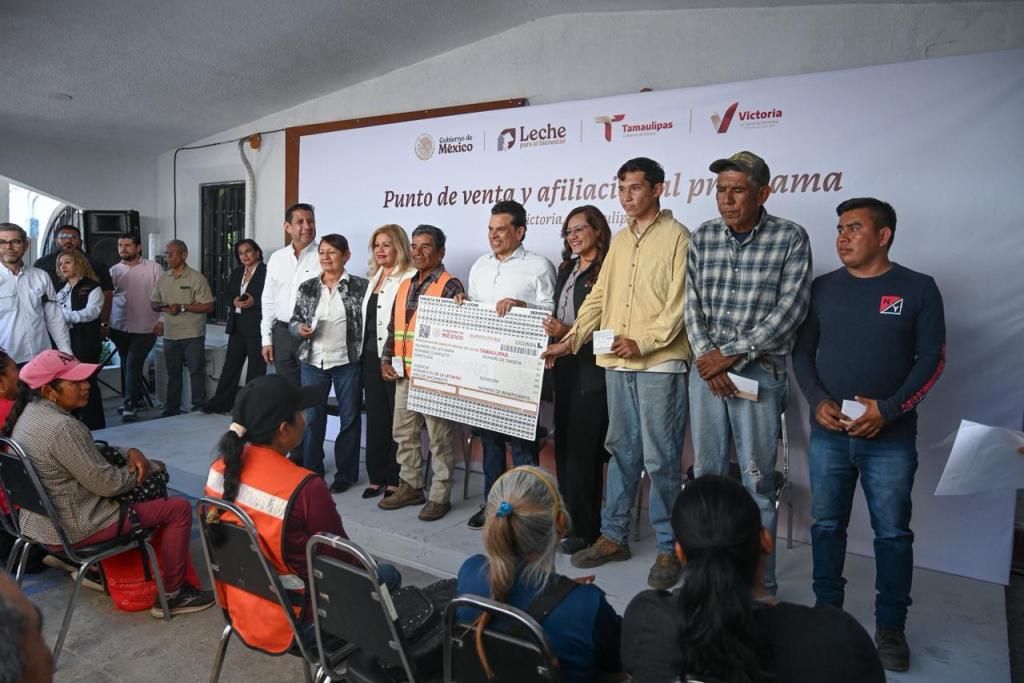 Inaugura alcalde punto de venta de leche para el bienestar.