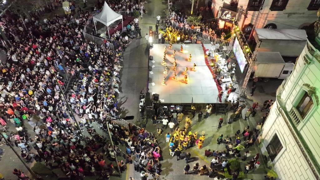 Gran participación de familias en el festival de Carnaval 2026.